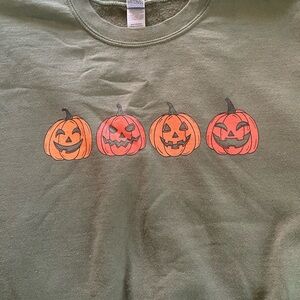 Gildan Women’s Pumpkin Graphic Crewneck Sweater - Green